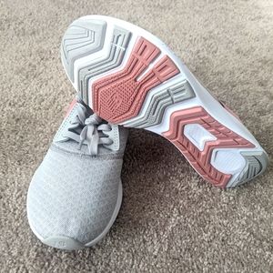 NWOT New Balance Sneakers